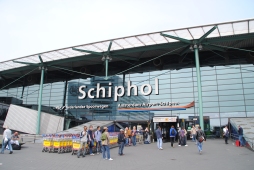 Amsterdam_Schiphol_Airport_entrance-2